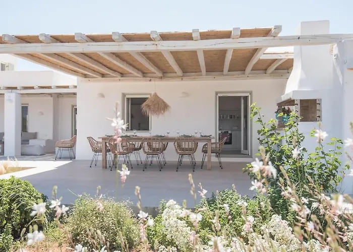 Klar, On The Outskirts Of , Paros Náusza