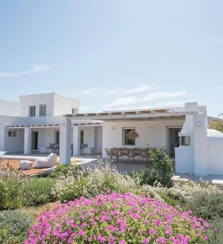 Klar, On The Outskirts Of , Paros Náusza